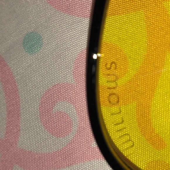 Stylish Black and Yellow Sunglasses - Picture 6 of 8